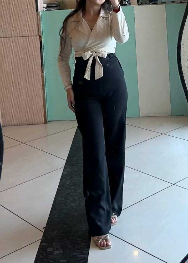 Beige V Neck Wrap Up Crop Top 🫶🏻🍄