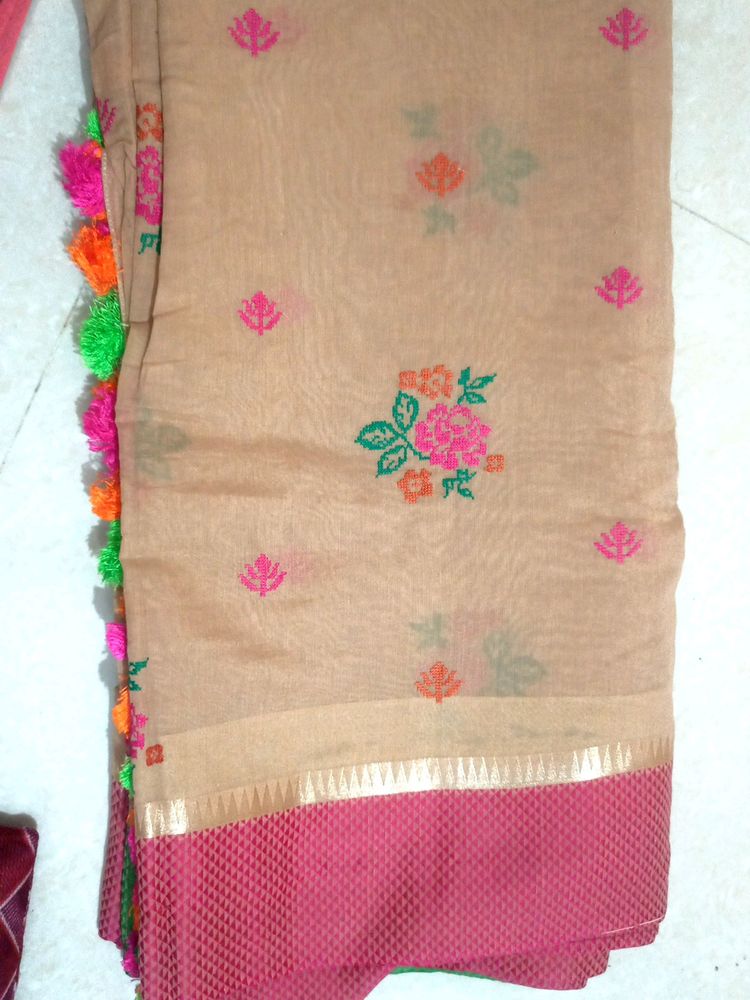Floral Print Saree with Tassels