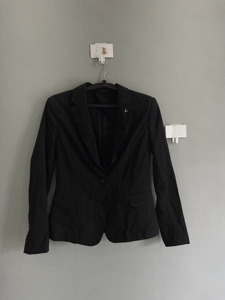 Black Blazer - Stylish &amp; Versatile