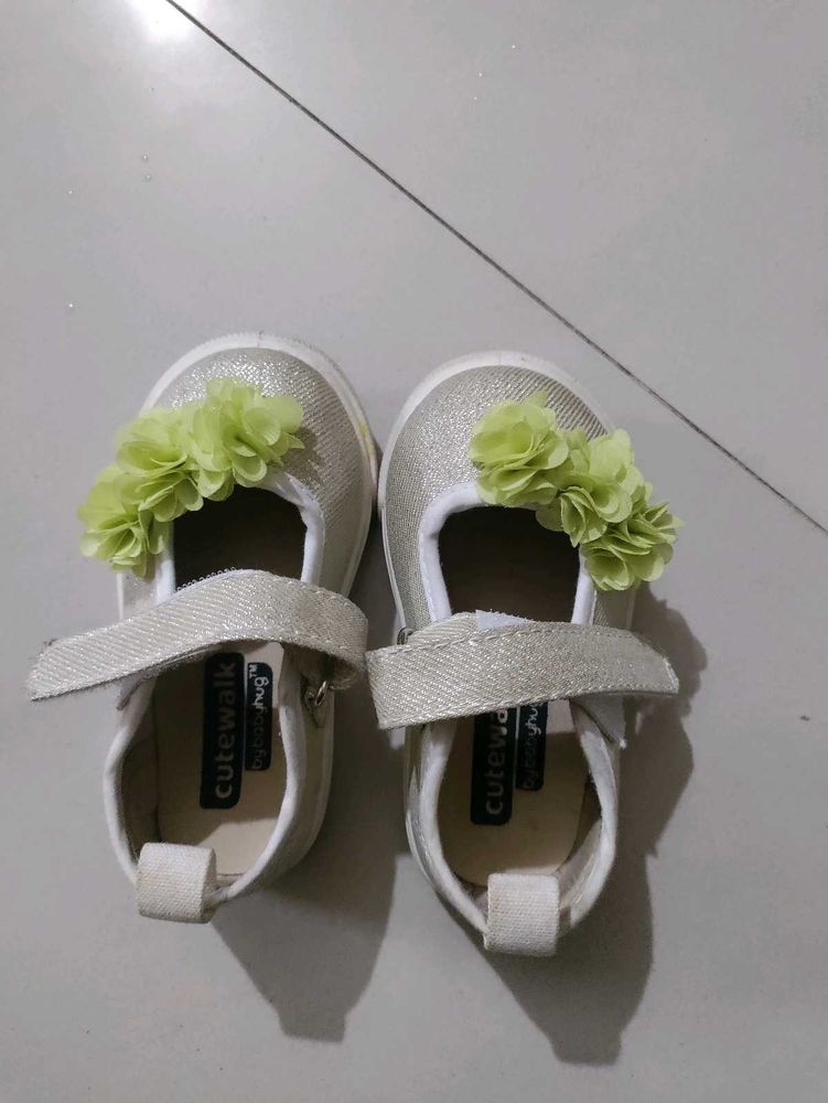 Golden Shoes With Floral Applique
