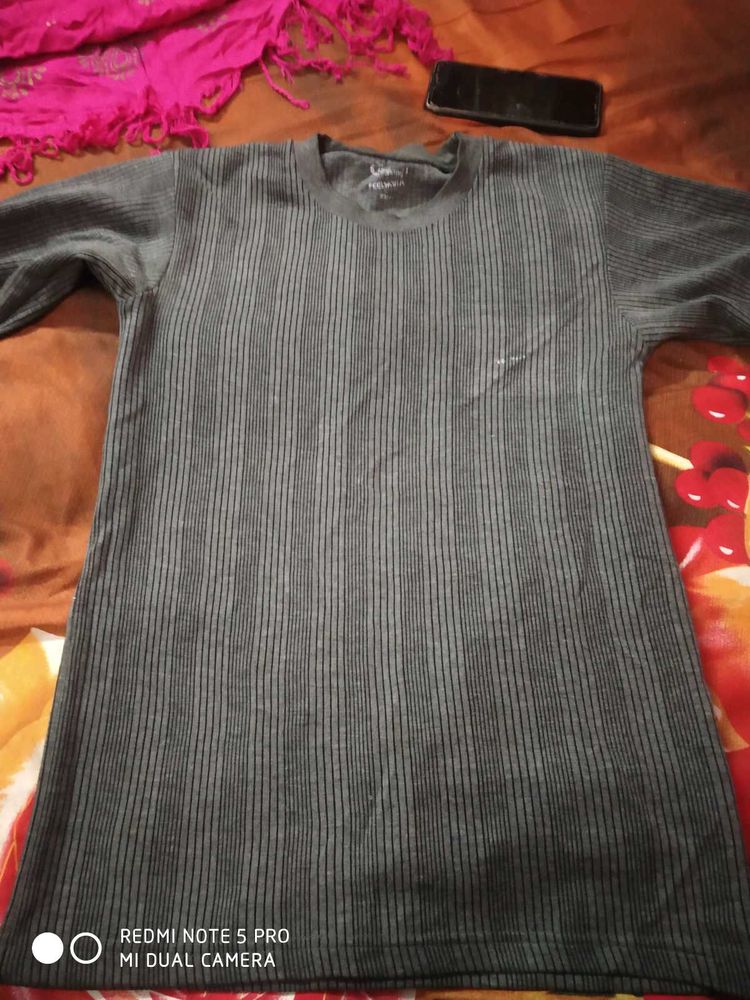 Men&#39;s Striped Inner Vest