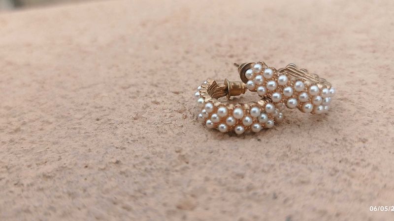 pearls earrings