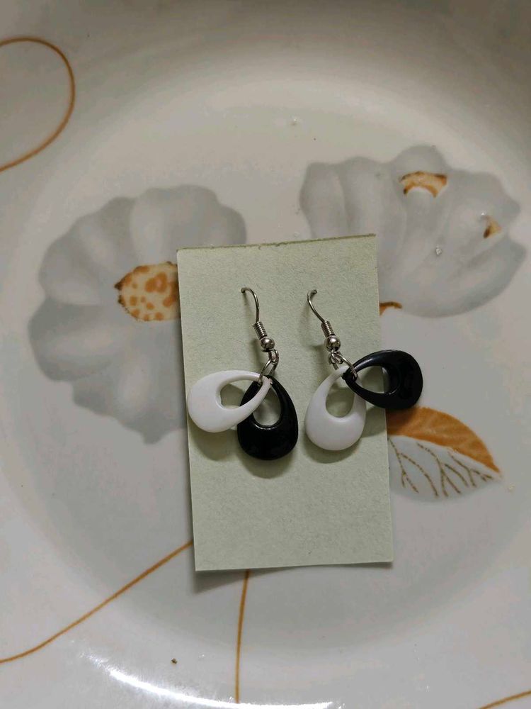🆕 Chic Black &amp; White Earrings