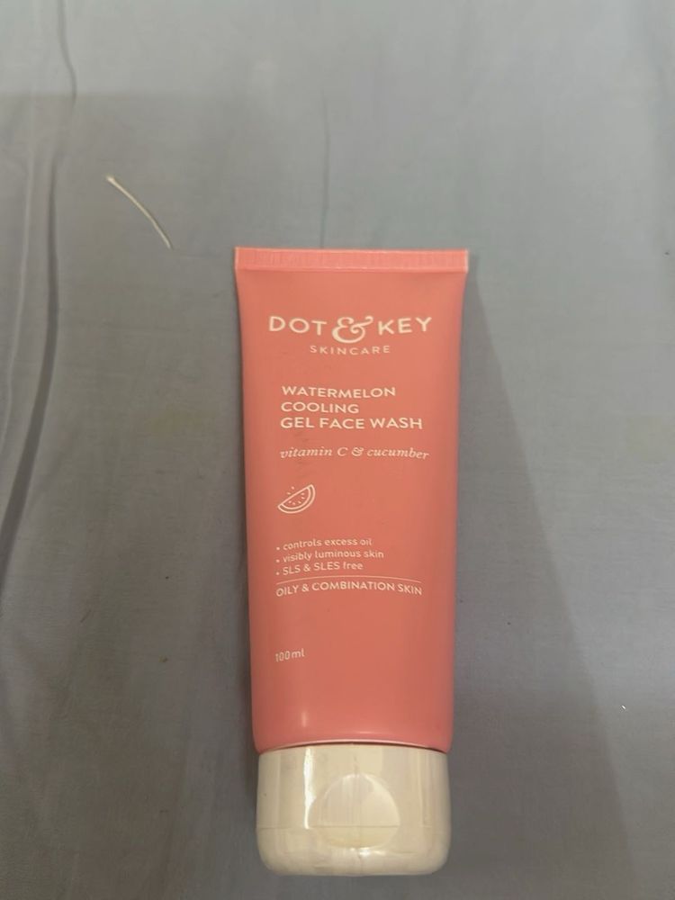 Dot &amp; Key Face Wash