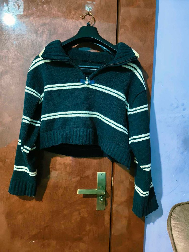 zipper woolen sweater in good  condition