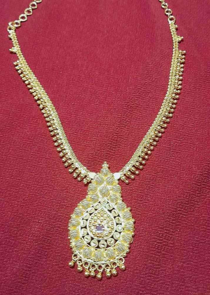 Elegant Gold-Tone Necklace
