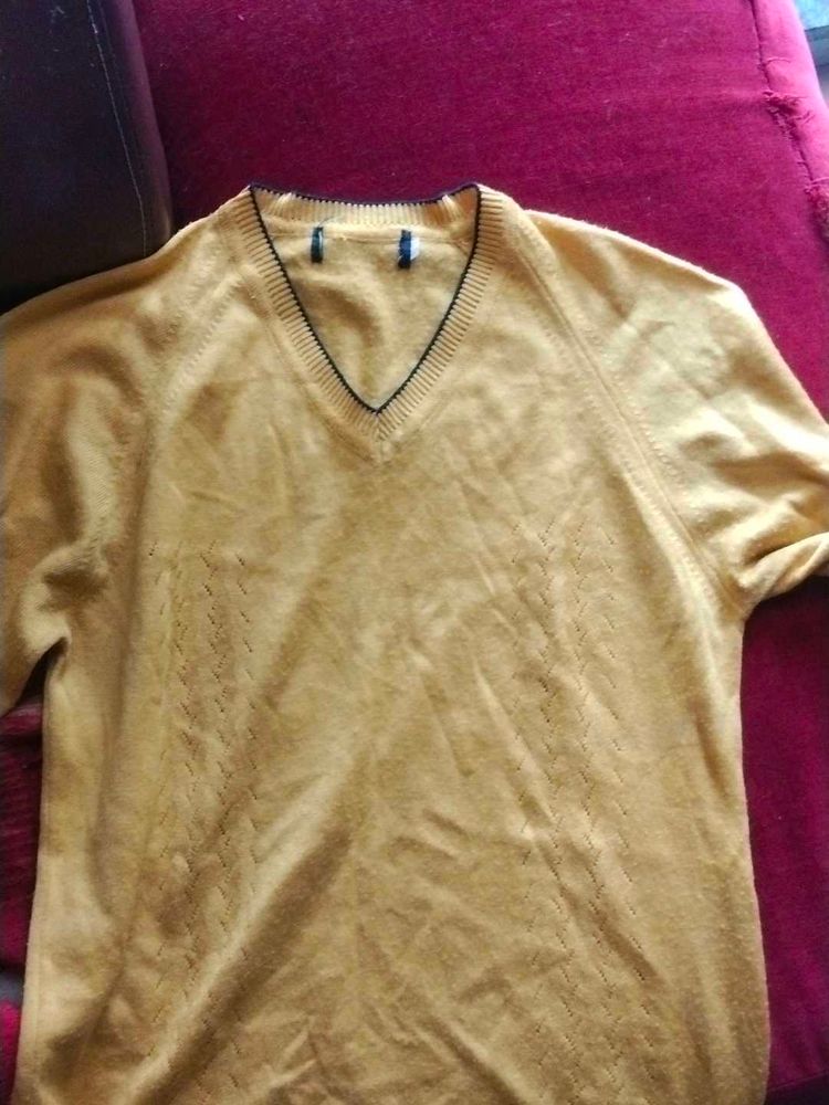 Men&#39;s V-Neck Knit Sweater