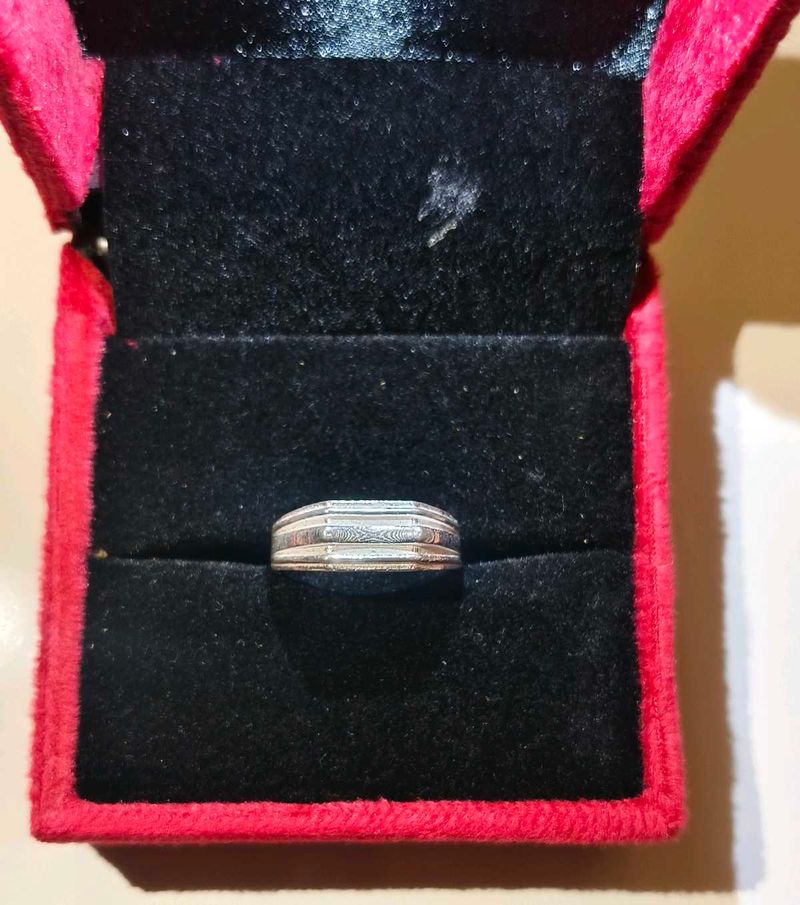 Elegant Silver Gents Ring