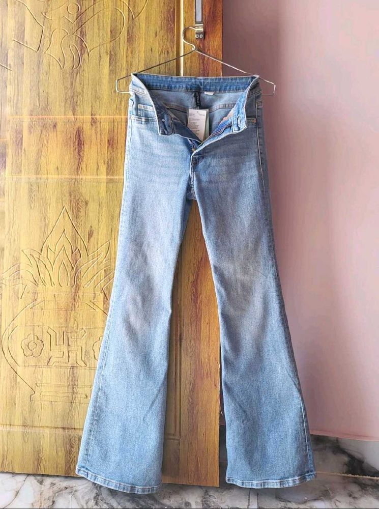 H&amp;M Women Flared HighJeans/ EUR 38