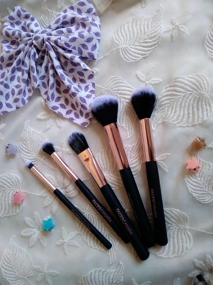 FACES CANADA - 5 IN 1 BRUSH SET