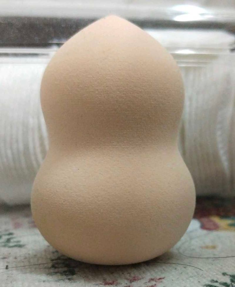 Huda Beauty Makeup Sponge Blender