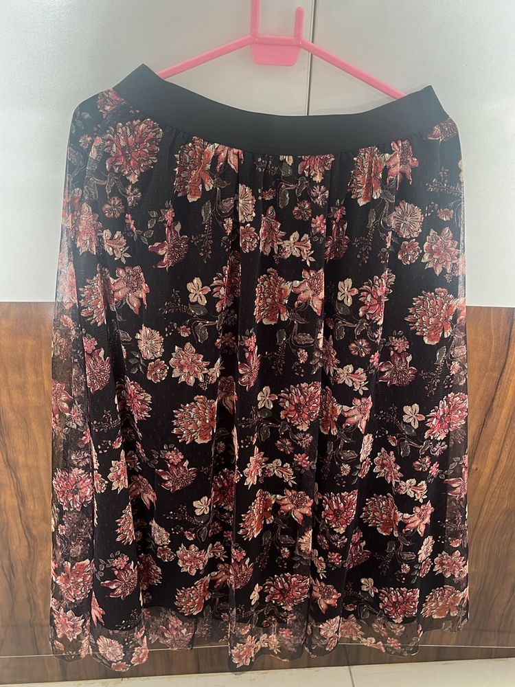 Black Floral Skirt 🖤🌺