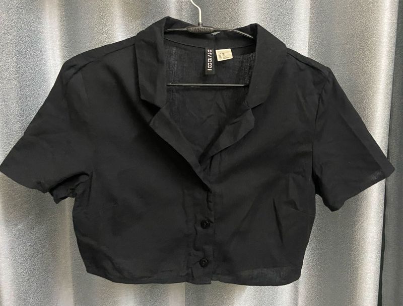 H&amp;M black crop shirt