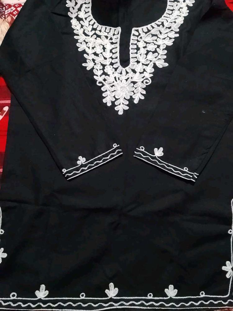 Elegant Black Embroidered Kurta