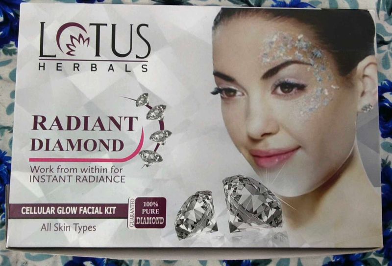 Lotus Herbals Radiant Diamond Kit