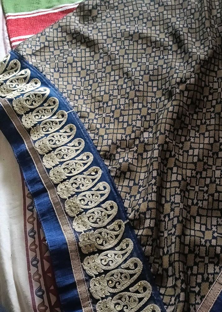 Women&#39;s Elegant Embroidered Saree
