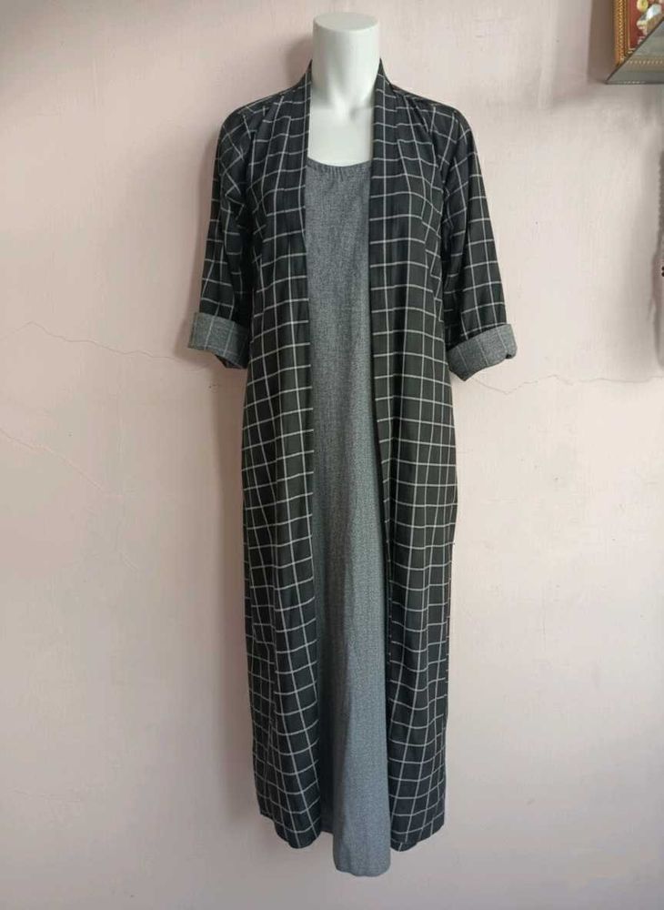 Gray Sleeveless Kurthi with Black and white overco
