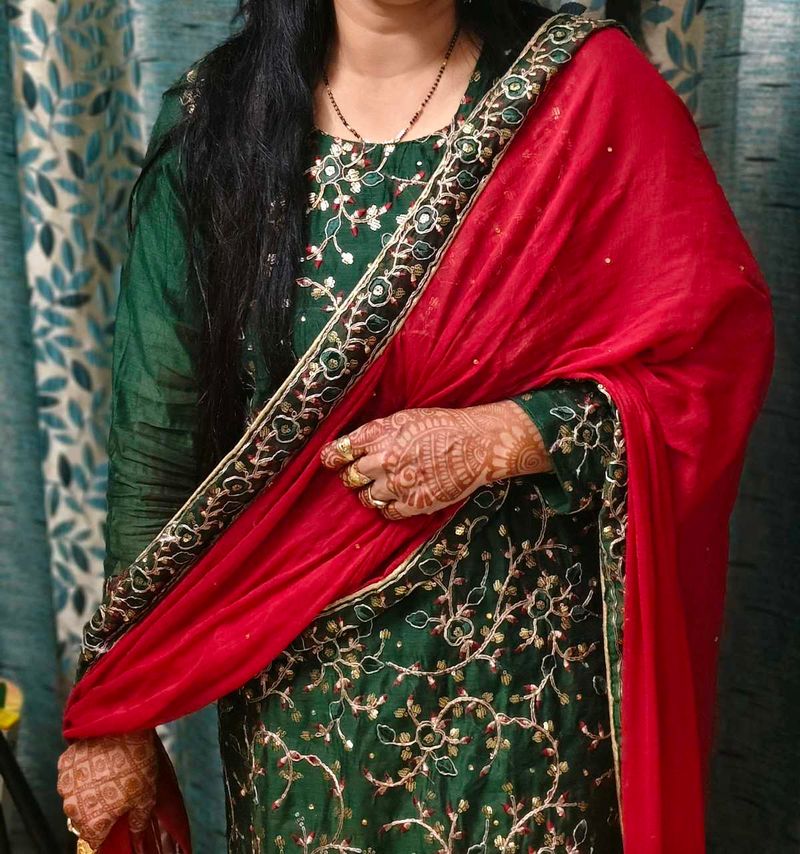 Green Embroidered Kurta Set Fix price 1500