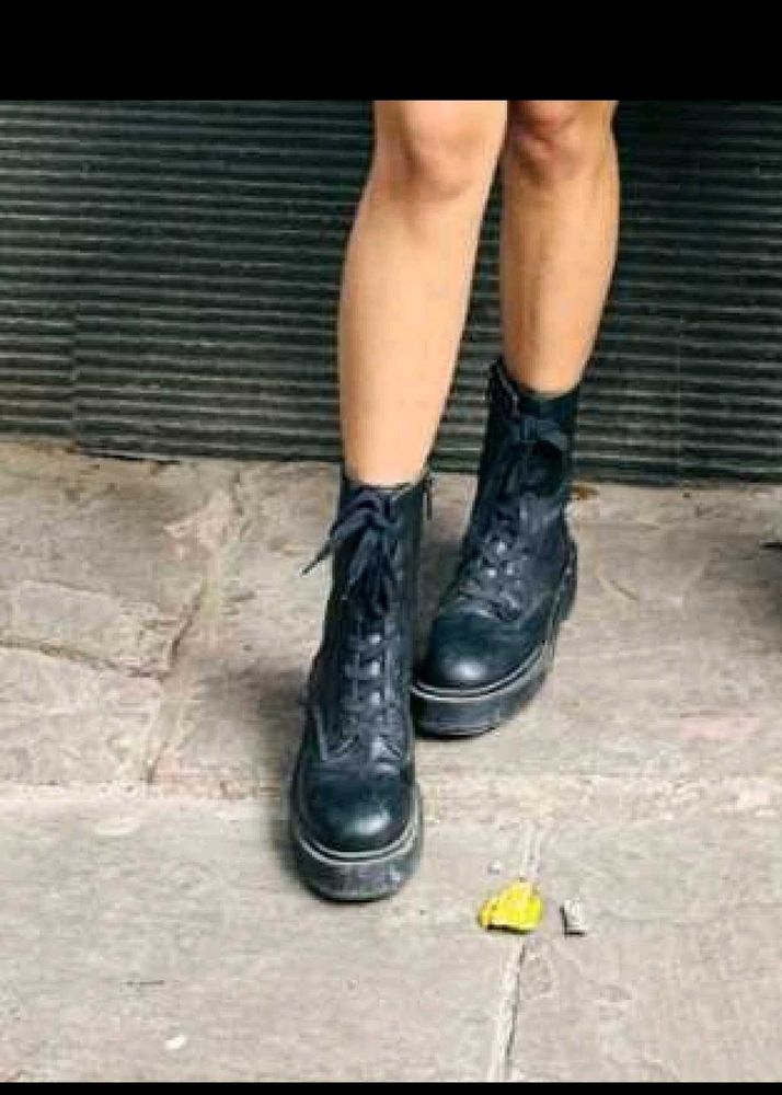 Last Price!!Black Lace Up Boots