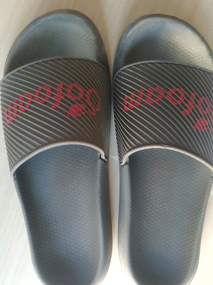 OFOAM SLIPPER FOR MEN AND WOMEN GOOD CONDITION