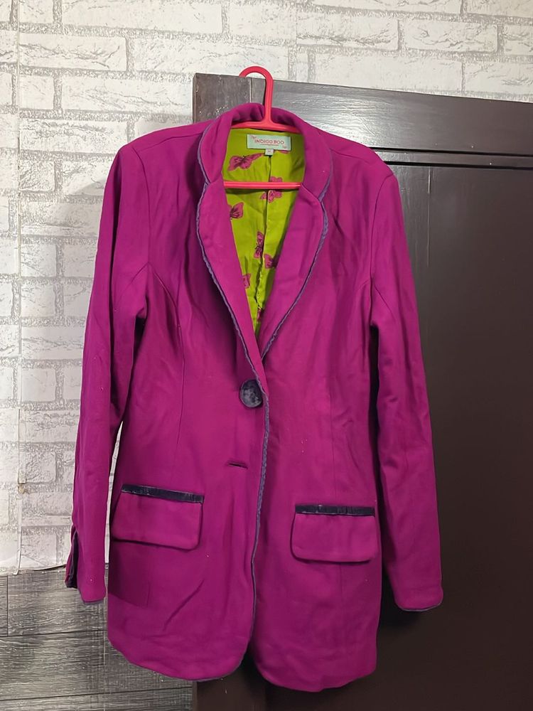 Women’s Coat With Double Cuts On Back