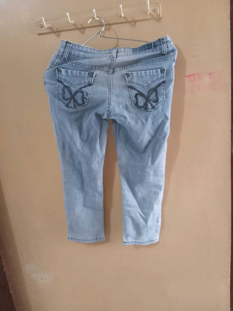 Light Wash Capri Jeans