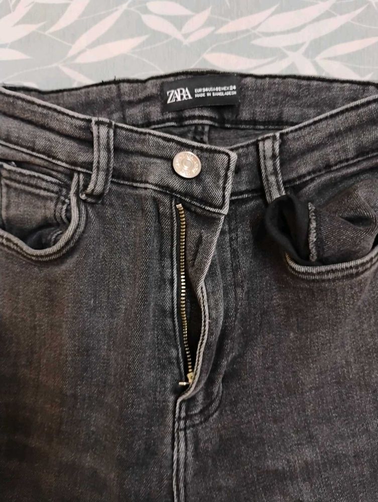 26 Inch Skinny Black Zara Jeans For Sale