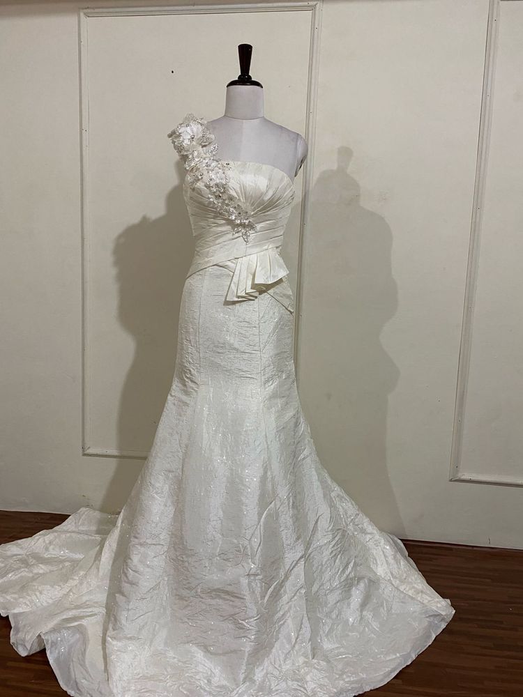 Elegant Wedding Gown