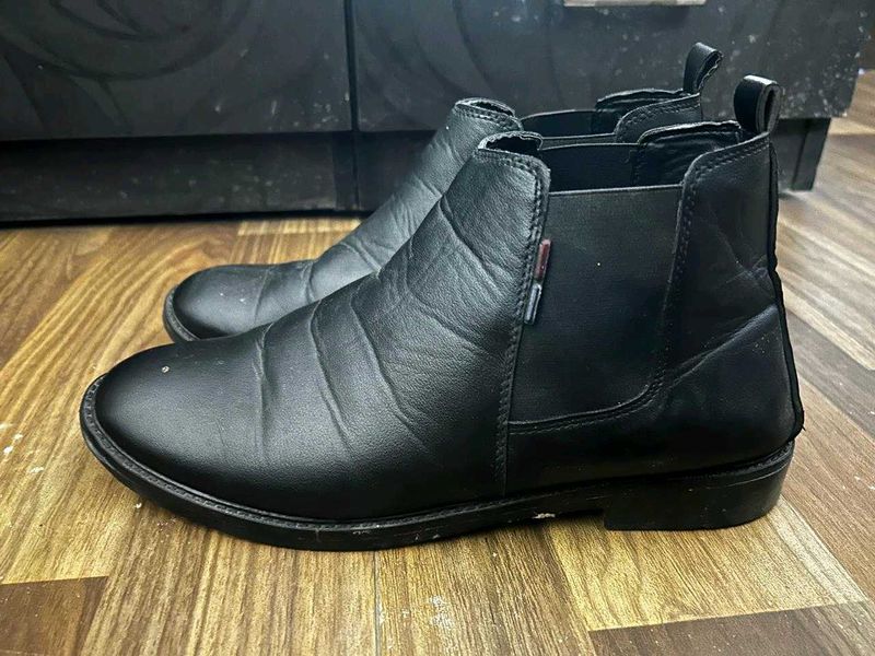 Stylish Black Leather Chelsea Boots