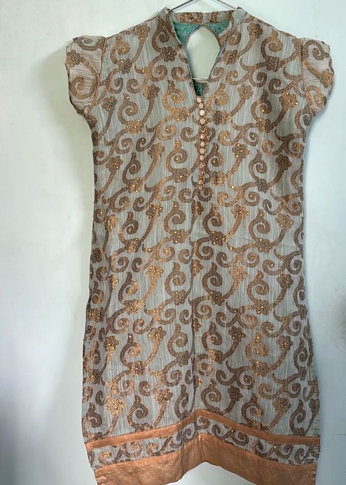 Ethnic Kurti With Stones Embellishments