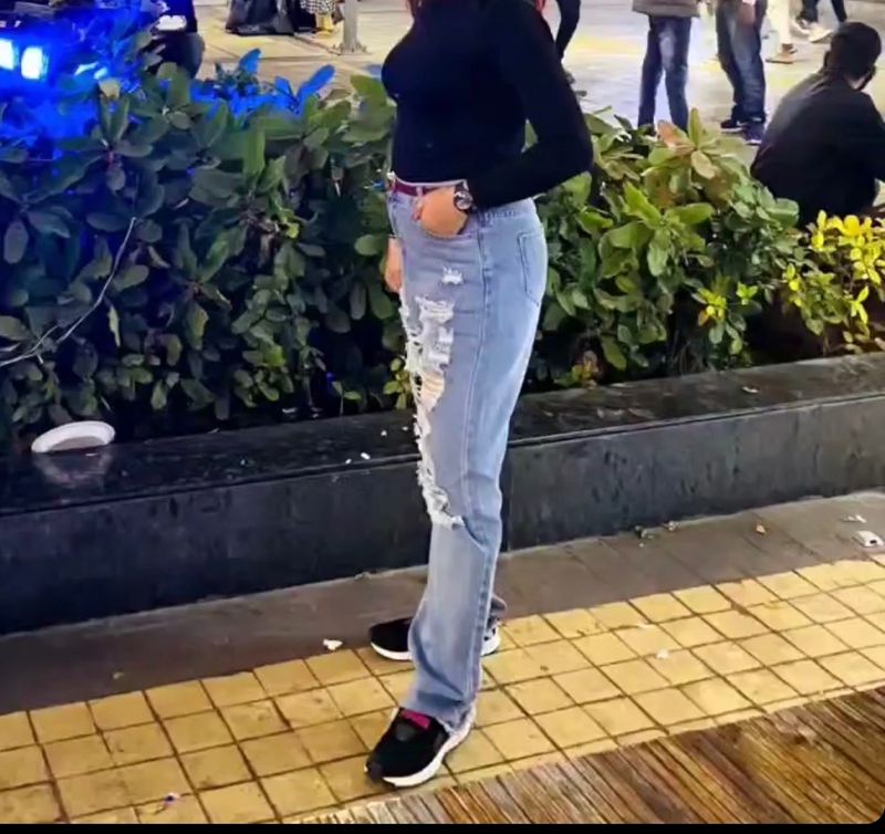 URBANIC DAMAGED JEANS