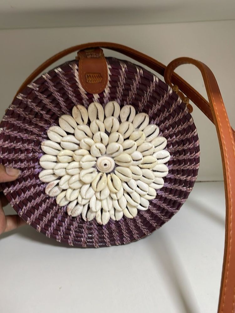 Shell Decorated Crossbody Bag