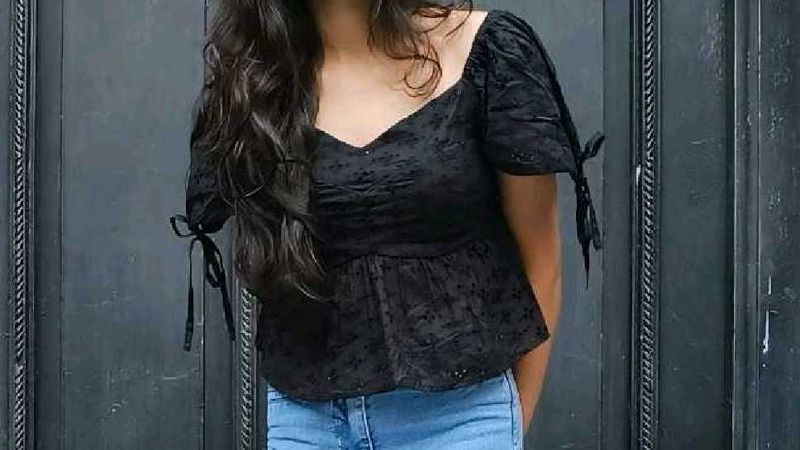Women Stylish Self Design Sweetheart Neck Top 🔝
