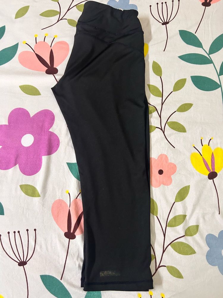Black 3/4th Leggings