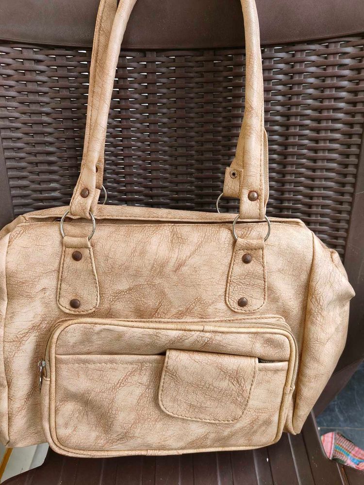Beautiful Handbag With 6 Pockets