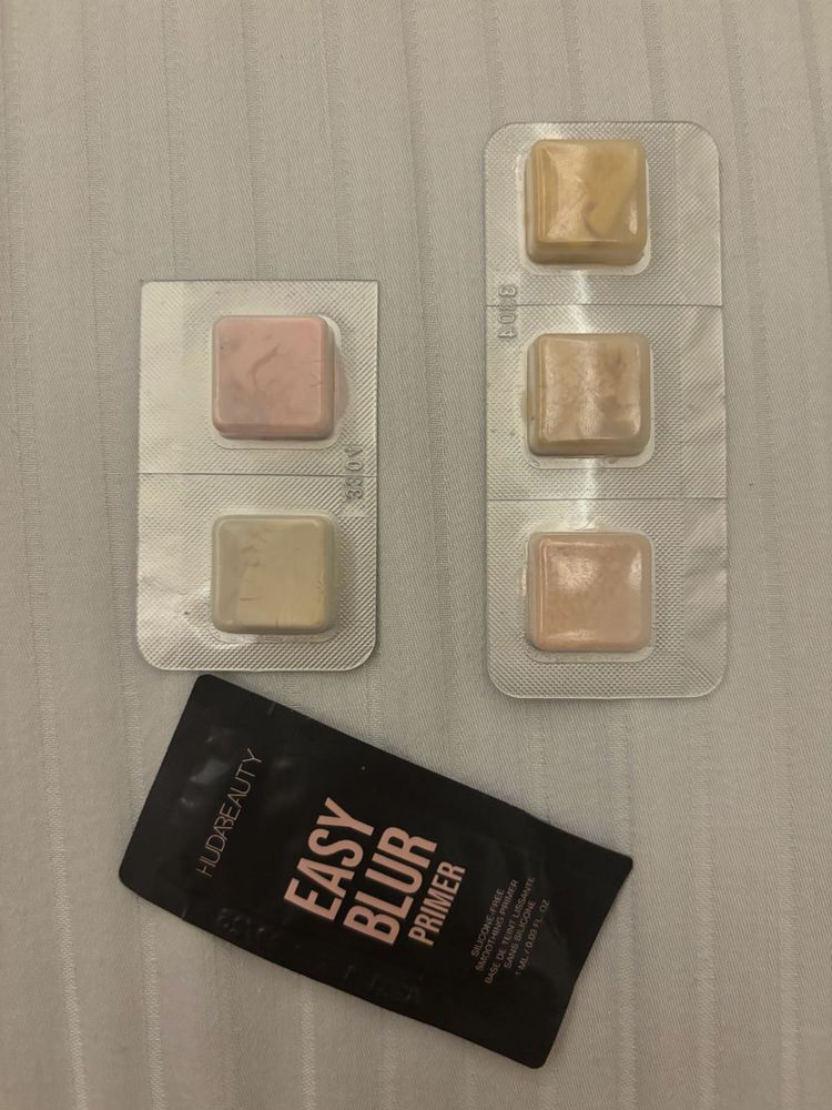 huda beauty powder and primer tester