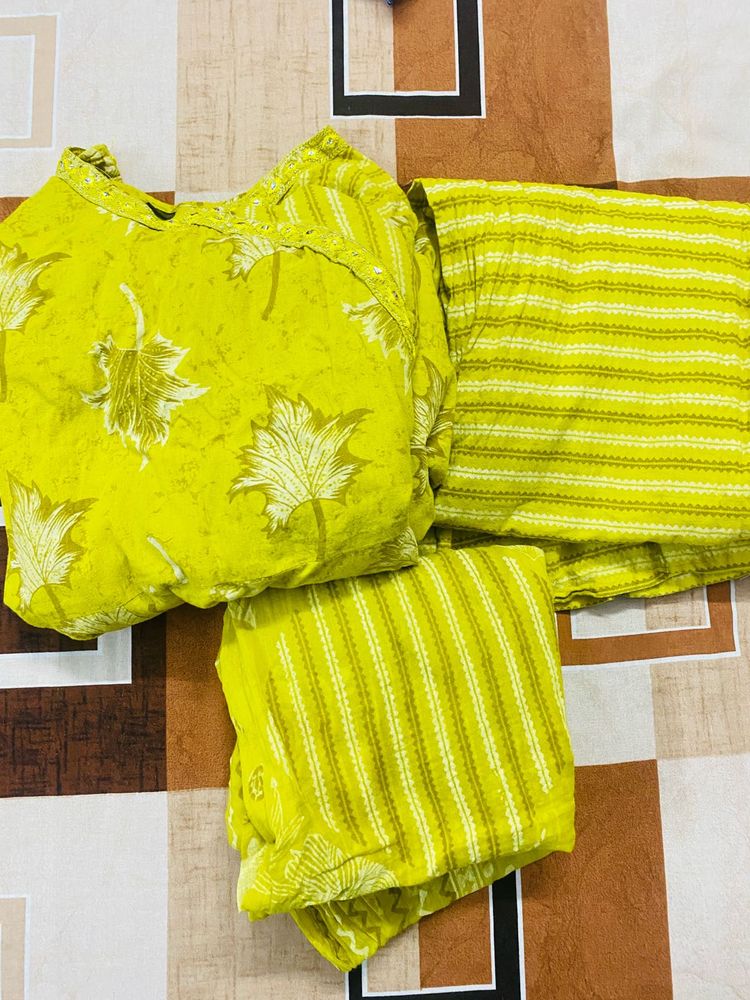 Beautiful Anarkali Kurta Set With Duppata 💛