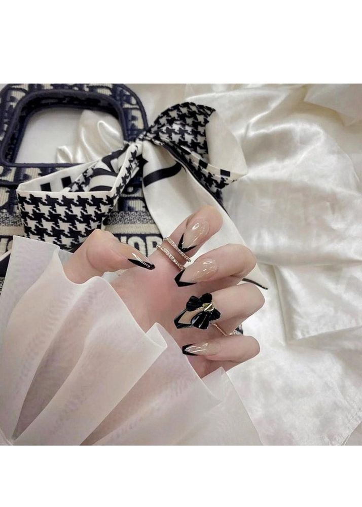 ARTIFICIAL NAILS