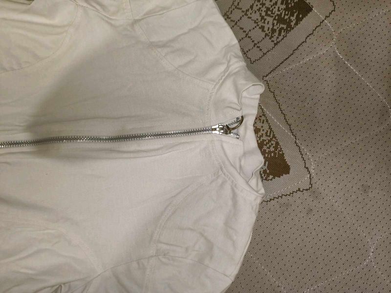 White Zip-Up V Style Crop Top