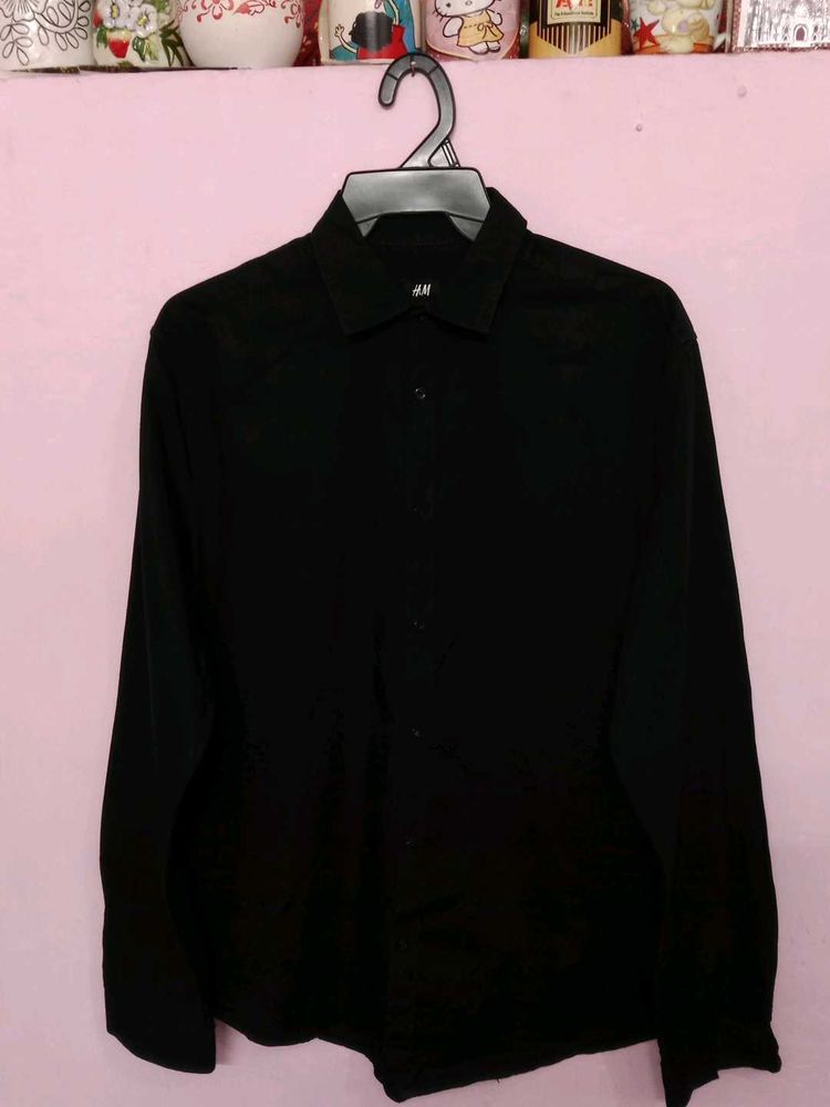 H&amp;M Men&#39;s Black Shirt (L)