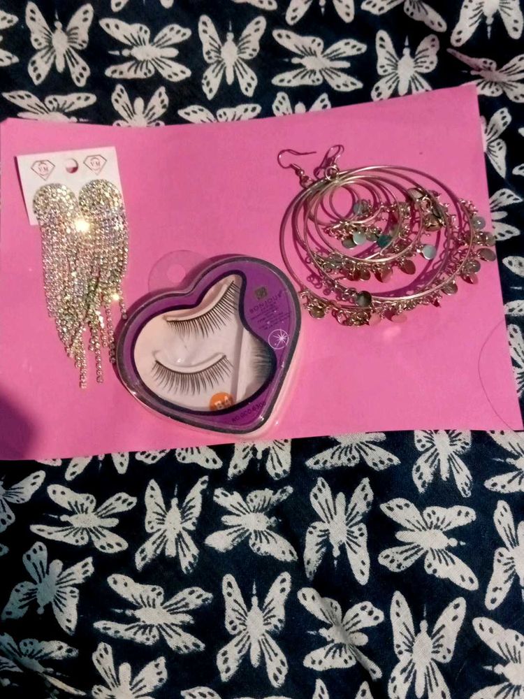 Combo Offer 2 Earing + Free Lashes