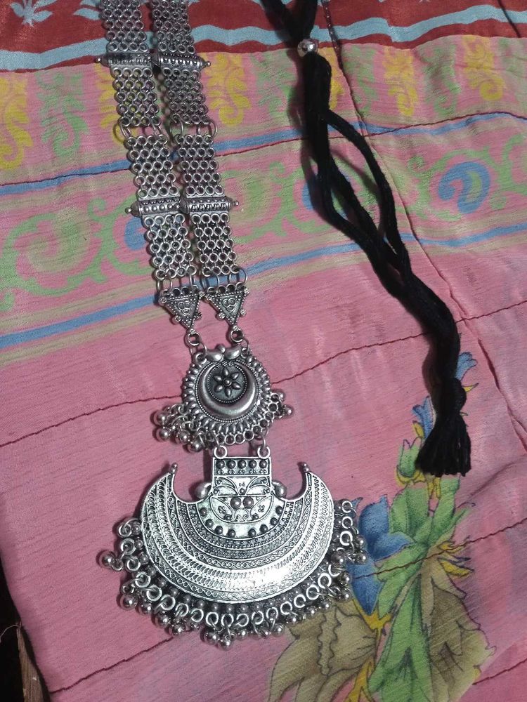 Silver Tone Necklace