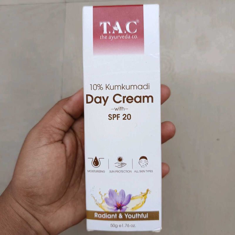10% KUMKUMADI DAY CREAM WITH SPF 20