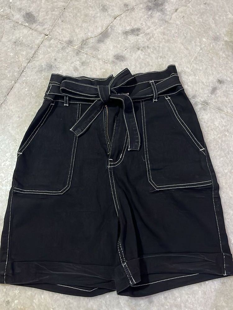 Black High-Waisted Shorts_brand new