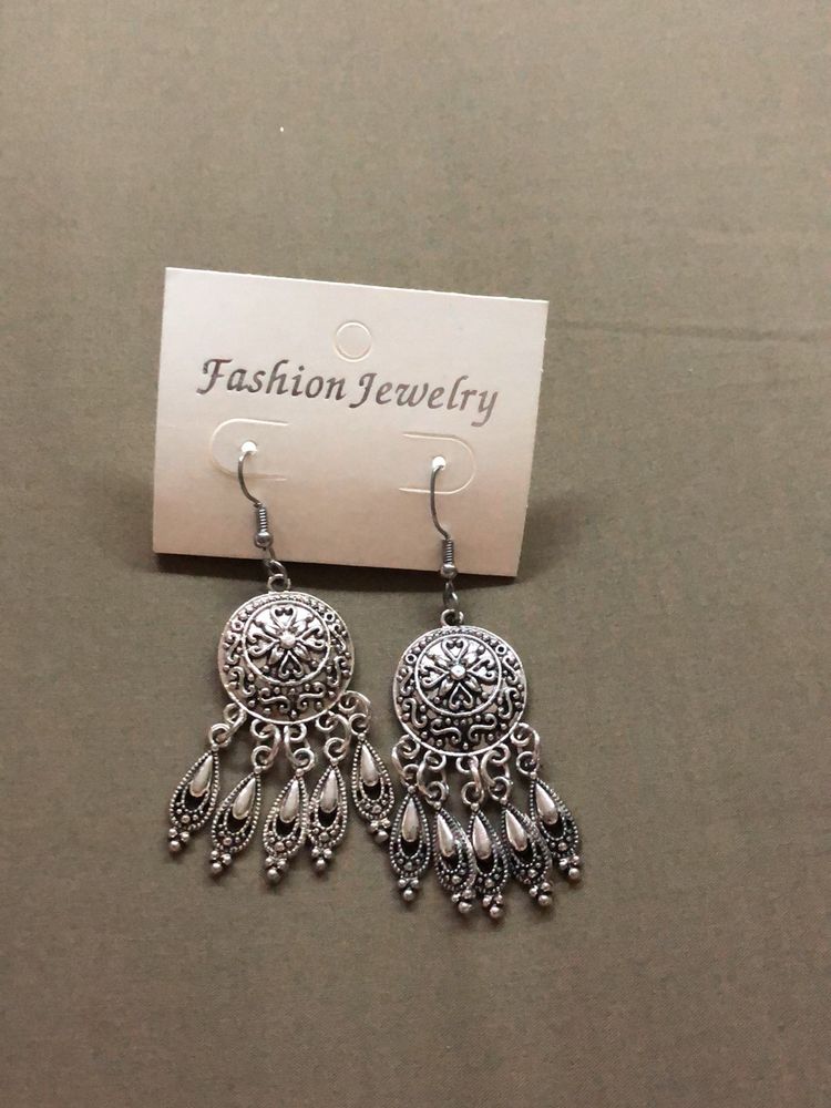 Earrings- Metal/Black