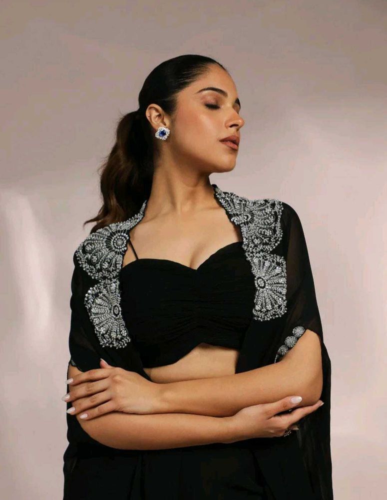 Radiant Black Side Slight Pant And Cape Set