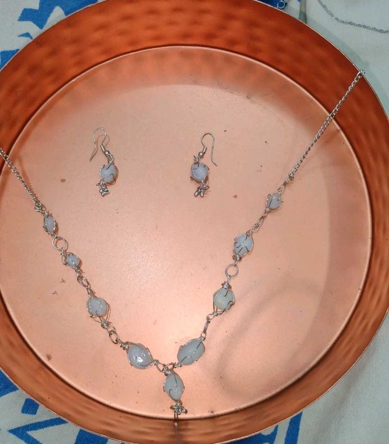 Necklace,Earring And bracelet Set.