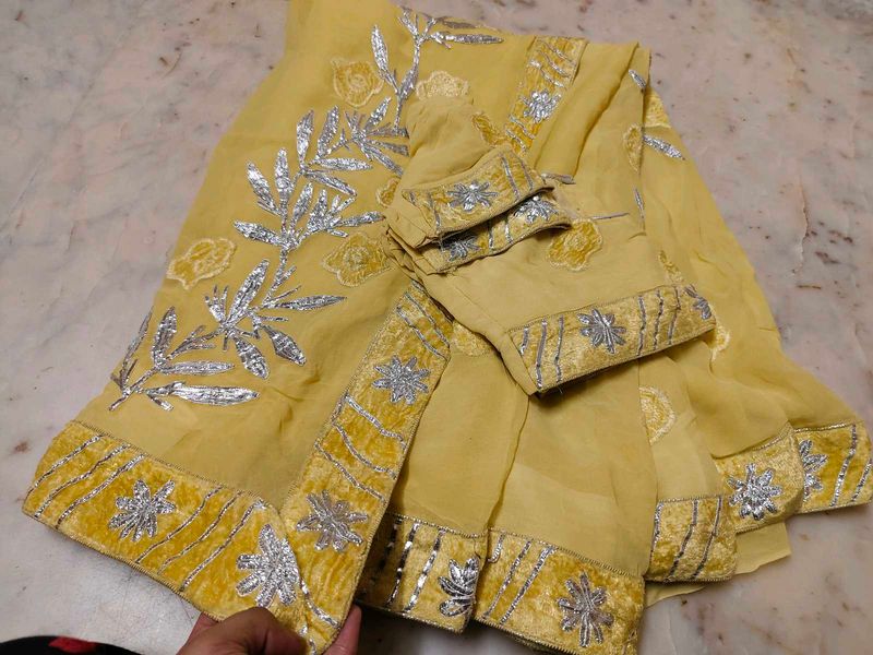 beautiful 😍 gotta patti work saree