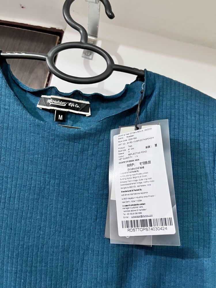 Roadster Women Fitted Crop Top