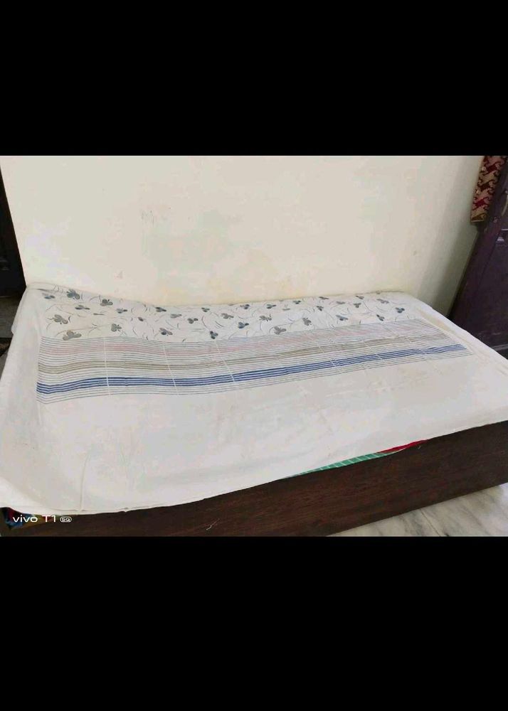 Thick Denim Fabric White Printed Bedsheet With 2 C